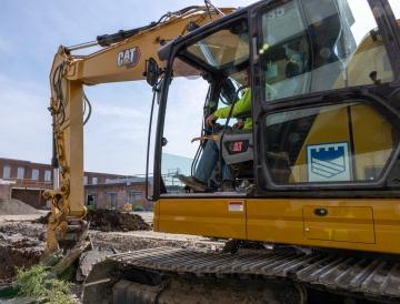 construction equipment digging 