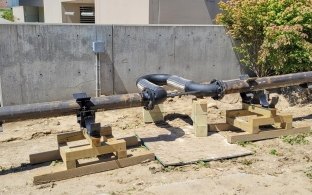 Steam line with expansion loop