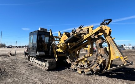 Paddle trencher close-up